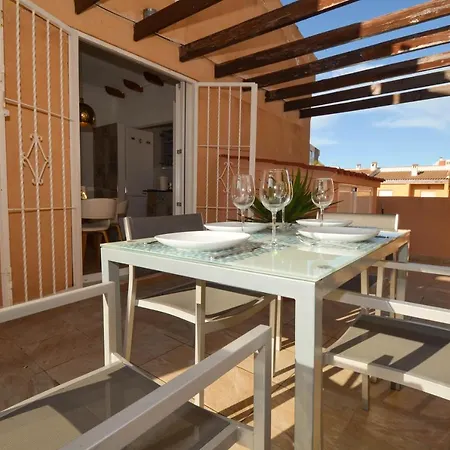 Punta Prima Pleasure With Private Parking In A Gated Community Close To The Lejlighed