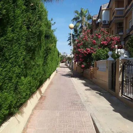 Punta Prima Pleasure With Private Parking In A Gated Community Close To The Торрев'єха